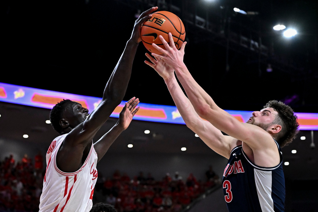Houston forward Kalifa Sakho and Arizona guard Anthony Dell'orso (3) attempt to secure a rebound in the second half during an NCAA college basketball game, Saturday, Feb. 21, 2026, in Houston. (AP Photo/Maria Lysaker)