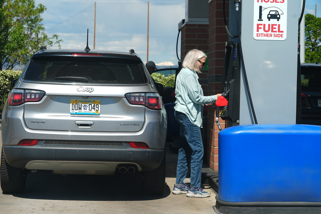 A motorist swipes a credit card at the pump to pay for gasoline at a gas station, Sunday, May 24, 2026, in Sheridan, Colo. (AP Photo/David Zalubowski)