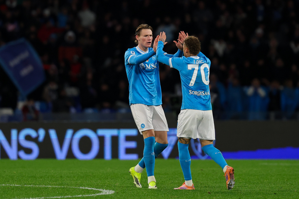 Napoli's Scott McTominay celebrates after scoring their side's first goal of the game during the Serie A soccer match between Napoli and Verona in Naples, Italy, Wednesday, Jan. 7, 2026. (Alessandro Garofalo/LaPresse via AP)