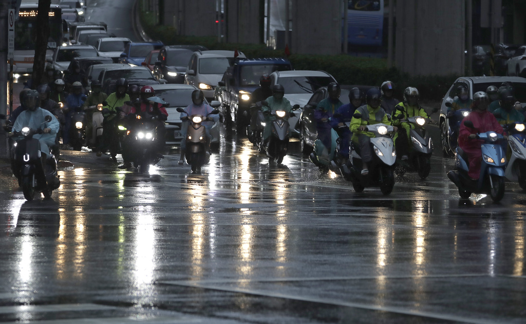 Vehicles drive in the rain caused by typhoon Ragasa in Taipei, Taiwan Tuesday, Sept. 23, 2025,. (AP Photo/Chiang Ying-ying)