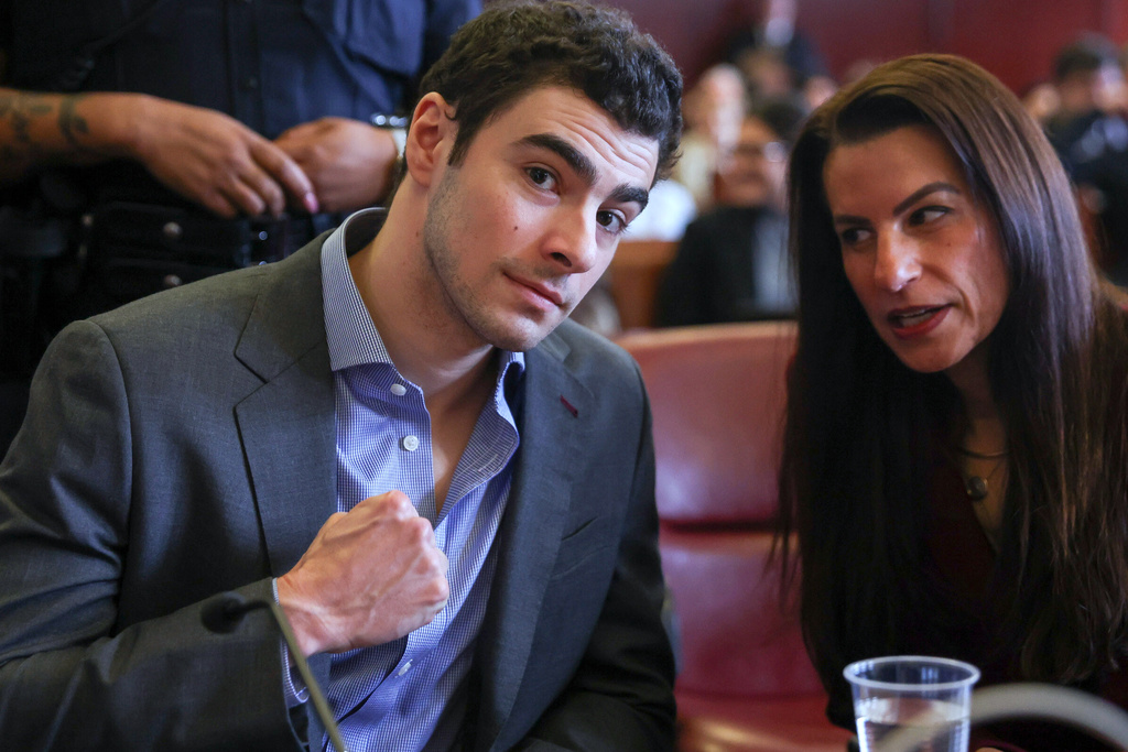 Luigi Mangione appears in Manhattan Criminal Court, Monday, Dec. 8, 2025, in New York. (Sarah Yenesel/Pool Photo via AP)