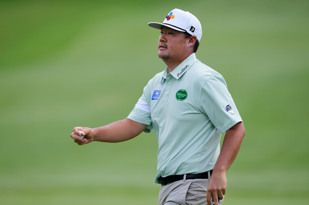 Sungjae Im, of South Korea, walks off the eighth hole during the final round of the CJ Cup Byron Nelson golf tournament in McKinney, Texas, Sunday, May 24, 2026. (AP Photo/Tony Gutierrez)
