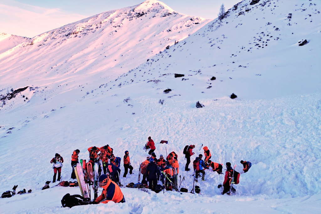 In this photo provided by the Bergrettung Pongau (Mountain Rescue Pongau), rescuers search for people after an avalanche in the Salzburg Pongau region of western Austria, Saturday, Jan. 17, 2026. (Bergrettung Pongau via AP)