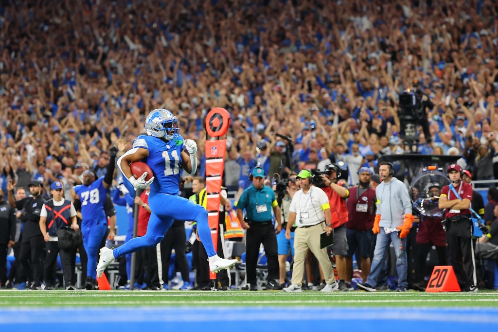 Detroit Lions wide receiver Kalif Raymond (11) runs during the second half of an NFL football game against the Cleveland Browns, Sunday, Sept. 28, 2025, in Detroit. (AP Photo/Rey Del Rio)