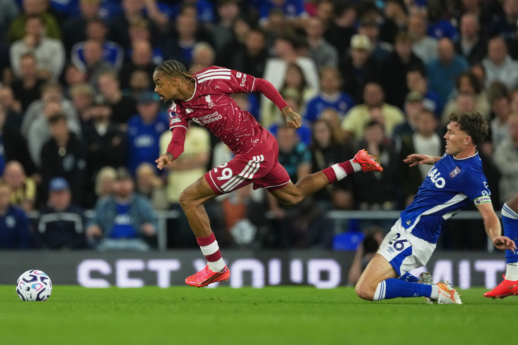 Liverpool's Bradley Barcola, centre, challenges for the ball with Ipswich Town's Dara O'Shea during the English Premier League soccer match between Ipswich Town and Liverpool in Ipswich, England, Friday, Sept. 4, 2026. (AP Photo/Dave Shopland)