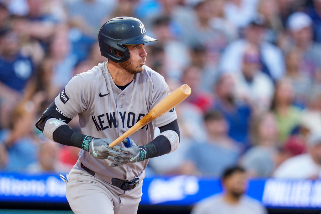 New York Yankees' Cody Bellinger singles to score Austin Wells during the sixth inning of a baseball game against the Philadelphia Phillies, Saturday, July 25, 2026, in Philadelphia. (AP Photo/Chris Szagola)