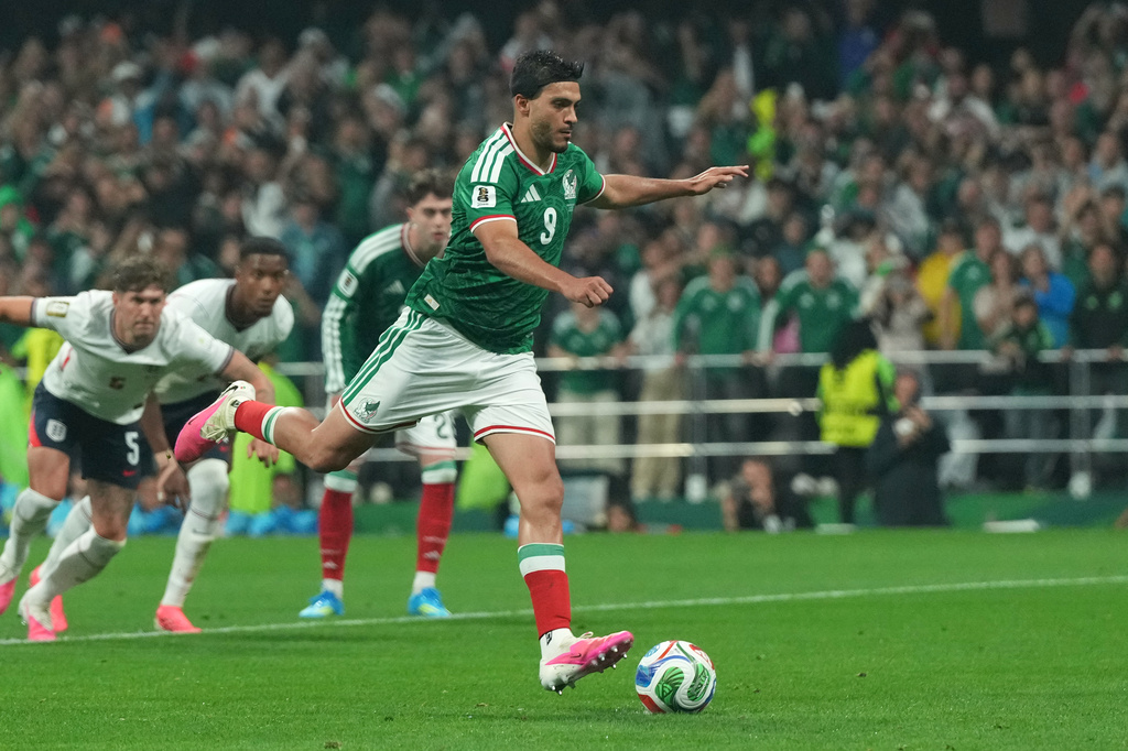 Mexico's Raul Jimenez scores his side's second goal from the penalty spot during the World Cup round of 16 soccer match between Mexico and England in Mexico City, Sunday, July 5, 2026. (AP Photo/Silvia Izquierdo)