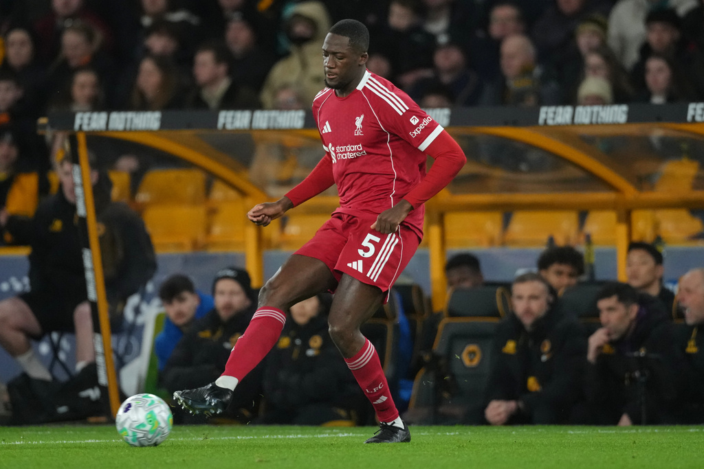 Liverpool's Ibrahima Konate passes the ball during the English Premier League soccer match between Wolverhampton Wanderers and Liverpool in Wolverhampton, England, Tuesday, March 3, 2026. (AP Photo/Dave Shopland)