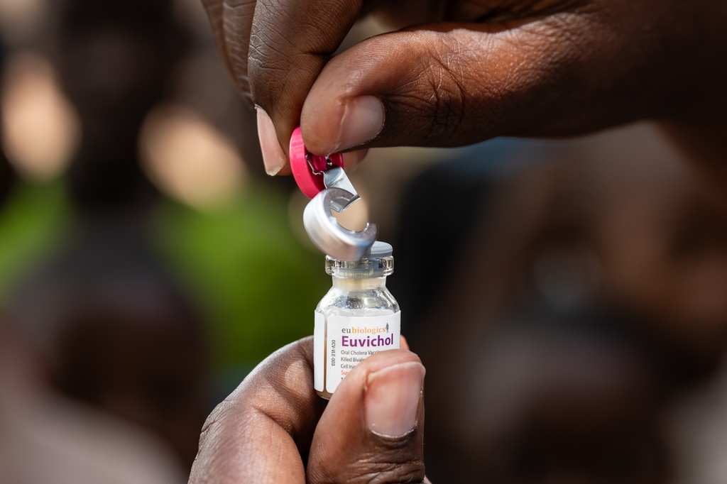 A health worker opens a cholera vaccine in Blantyre, southern Malawi, Thursday, Jan. 22, 2026. (AP Photo/Thoko Chikondi)