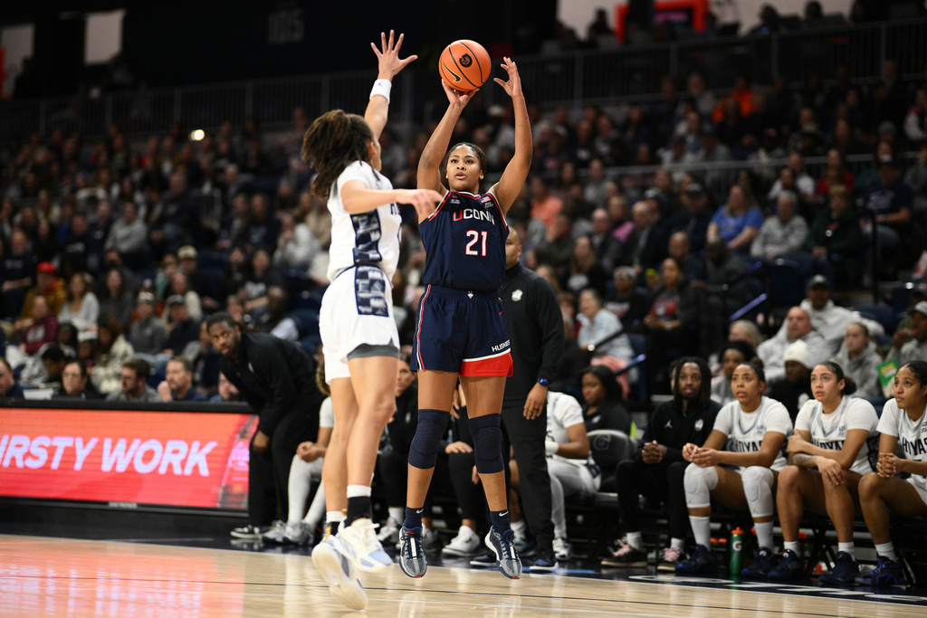UConn forward Sarah Strong (21) shoots against Georgetown guard Khia Miller, left, during the first half of an NCAA college basketball game, Thursday, Jan. 22, 2026, in Washington. (AP Photo/Nick Wass)