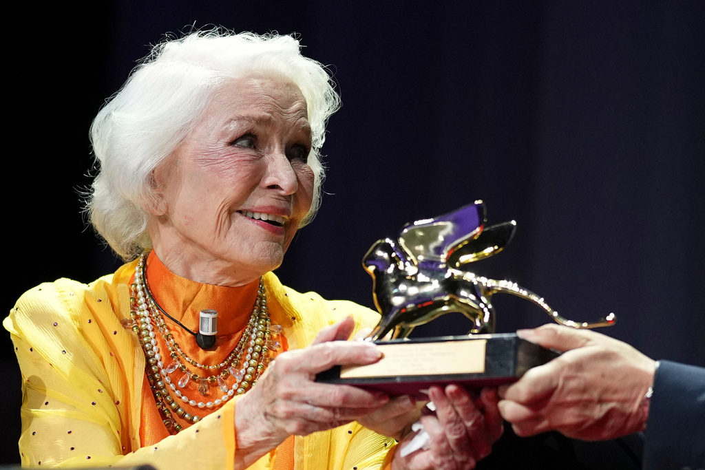 Ellen Burstyn receives the golden lion for lifetime achievement during the 83rd edition of the Venice Film Festival inl in Venice, Italy, on Monday, Sept. 7, 2026. (Photo by Scott A Garfitt/Invision/AP)