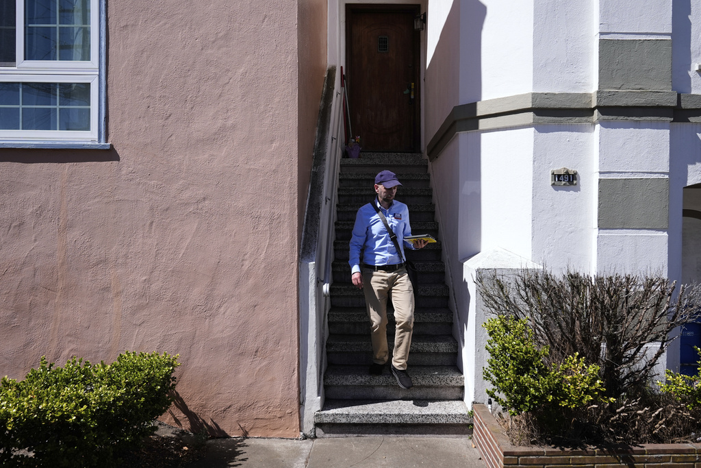 San Francisco Supervisor Joel Engardio walks down a stairway as he knocks on doors in the Sunset District, Monday, Sept. 15, 2025, in San Francisco. (AP Photo/Godofredo A. Vásquez)