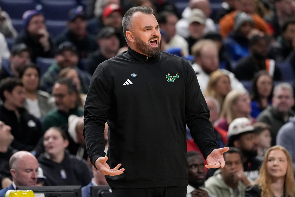 South Florida head coach Bryan Hodgson screams during the first half against Louisville in the first round of the NCAA college basketball tournament, Thursday, March 19, 2026, in Buffalo, N.Y. (AP Photo/Yuki Iwamura)