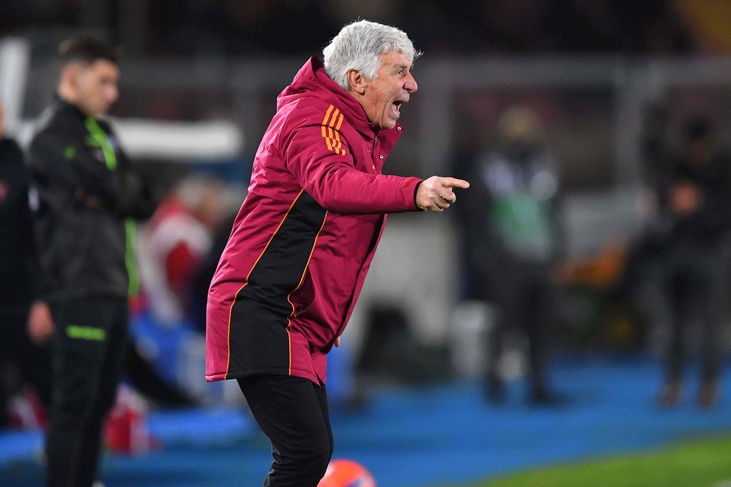 Roma's head coach Gian Piero Gasperini shouts instructions during the Serie A soccer match between Lecce and Roma, in Lecce, Italy, Tuesday, Jan. 6, 2026. (Giovanni Evangelista/LaPresse via AP)