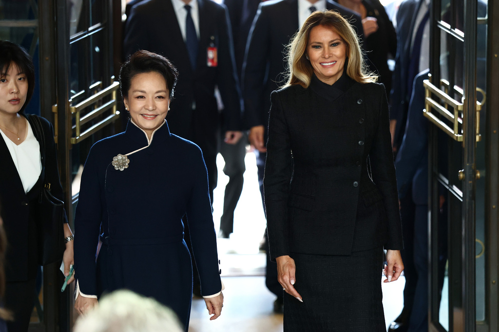 First lady of China Peng Liyuan, left, and first lady Melania Trump arrive to a visit at the Smithsonian's National Museum Of Asian Art, Thursday, Sept. 24, 2026, in Washington. (Finn Gomez/Pool Photo via AP)