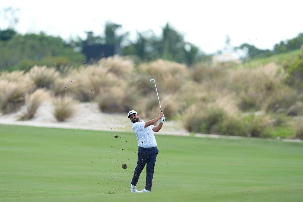 J.J. Spaun, of the United States, watches his shot on the third hole during the first round of the Hero World Challenge PGA Tour at the Albany Golf Club, in New Providence, Bahamas, Thursday, Dec. 4, 2025. (AP Photo/Fernando Llano)