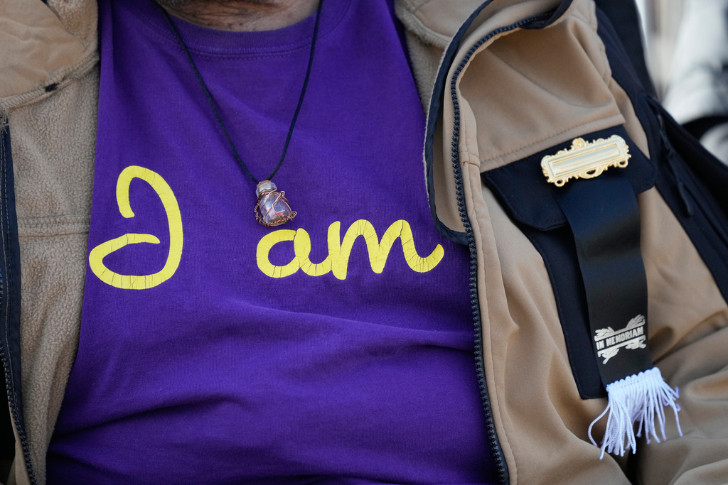 Nevens Woods waits to enter the public visitation for the Rev. Jesse Jackson at Rainbow PUSH Coalition headquarters in Chicago, Friday, Feb. 27, 2026. (AP Photo/Nam Y. Huh)