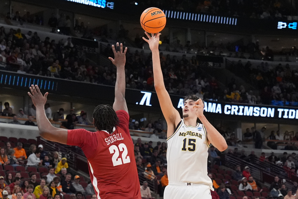 Michigan's Aday Mara (15) shoots over Alabama's Aiden Sherrell (22) during the first half in the Sweet 16 of the NCAA college basketball tournament, Friday, March 27, 2026, in Chicago. (AP Photo/Nam Y. Huh)