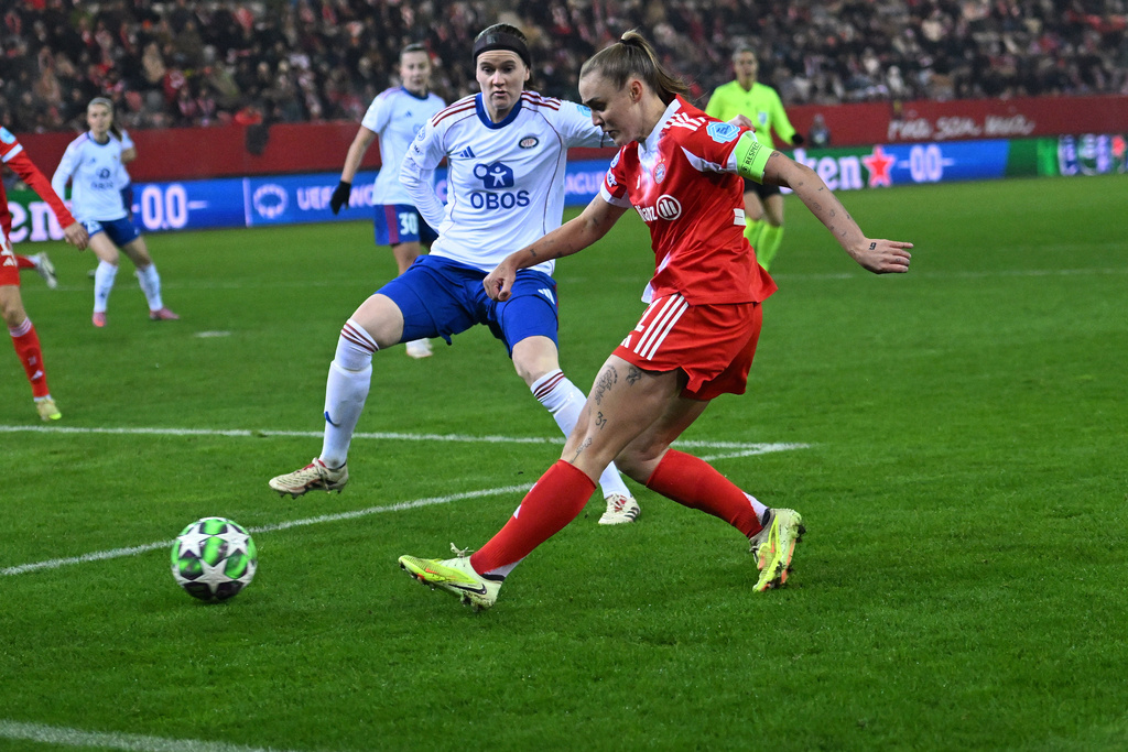 Bayern's Georgia Stanway, right, and Valerenga's Linn Vickius battle for the ball during the women's Champions League soccer match between Bayern Munich and Valerenga IF in Munich, Germany, Wednesday, Dec. 17, 2025. (Jens Niering/dpa via AP)
