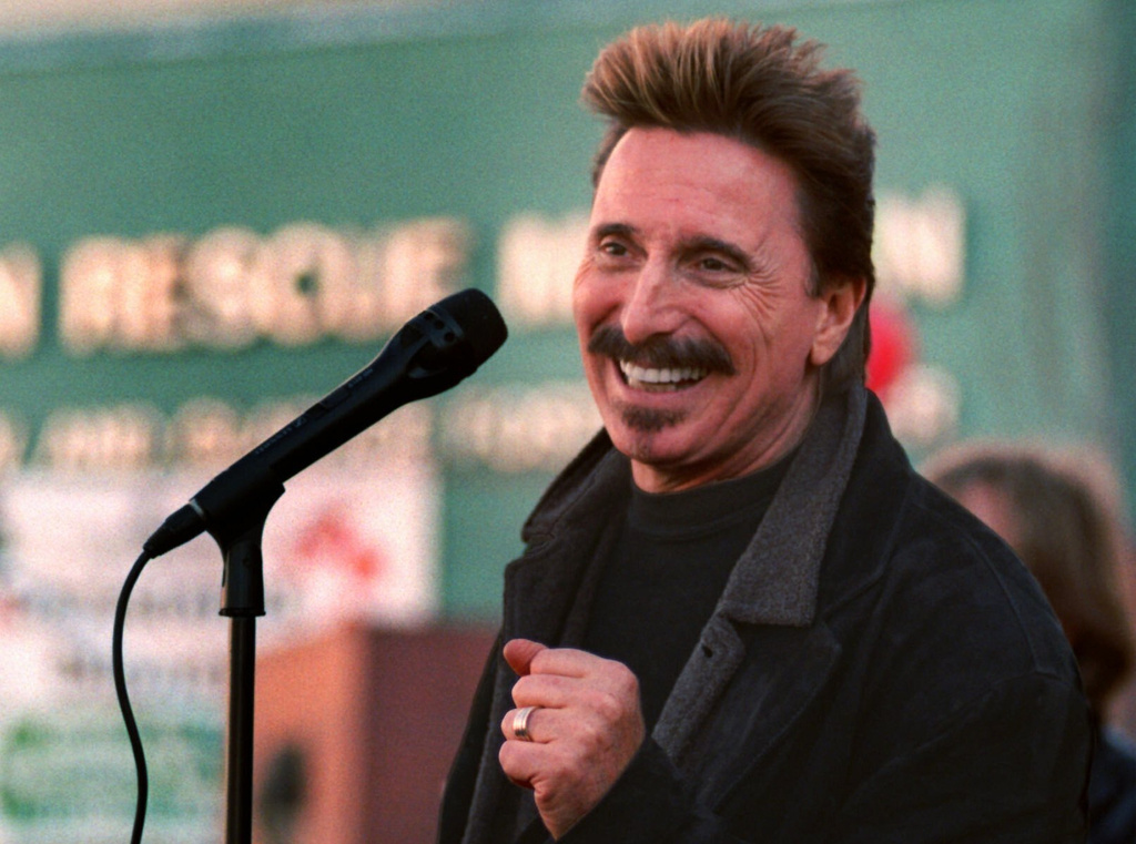 FILE - Chuck Negron, former lead singer of Three Dog Night, sings to a crowd during a Christmas Eve party, Dec. 24, 1997, at the Union Rescue Mission in Los Angeles. (AP Photo/John Hayes, File)