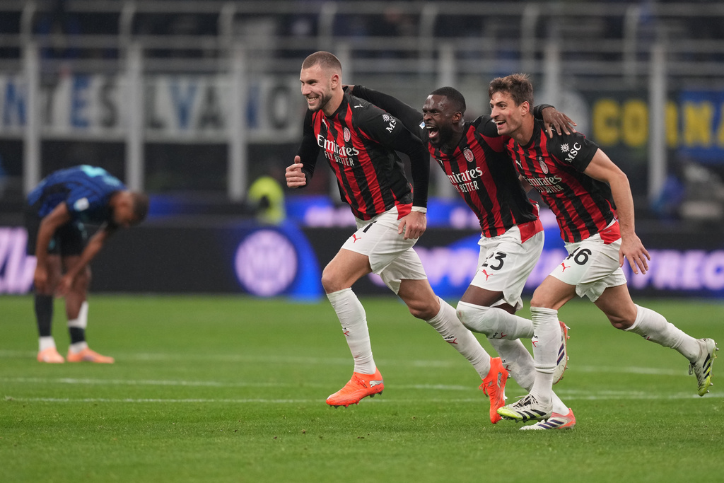 From the left, AC Milan's Strahinja Pavlovic, Fikayo Tomori, and Matteo Gabbia celebrate after the Serie A soccer match between Inter Milan and AC Milan in Milan, Italy, Sunday, Nov. 23, 2025. (AP Photo/Antonio Calanni)