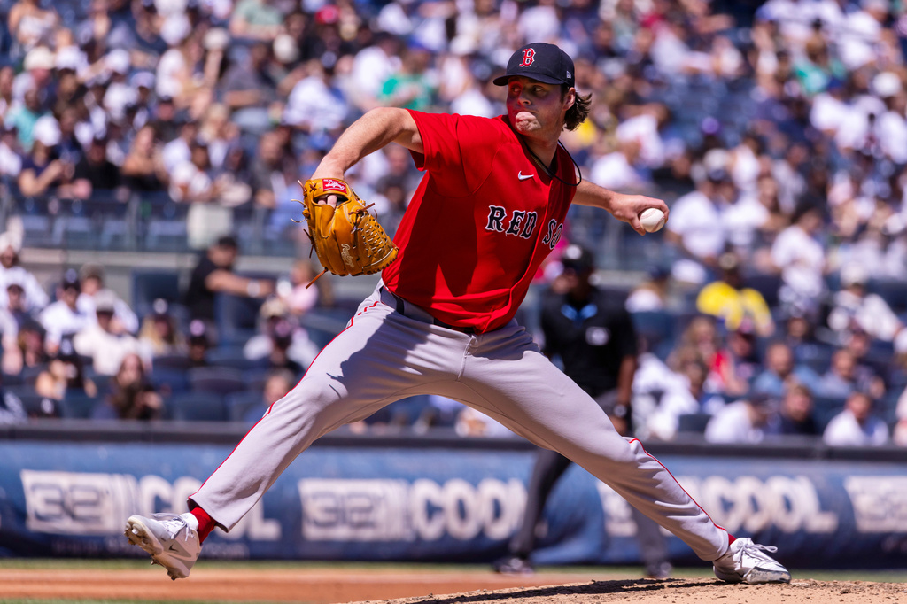 Boston Red Sox pitcher Jake Bennett (64) throws in the third inning during the first baseball game of a doubleheader against the New York Yankees, Saturday, Aug. 29, 2026, in New York. (AP Photo/Corey Sipkin)