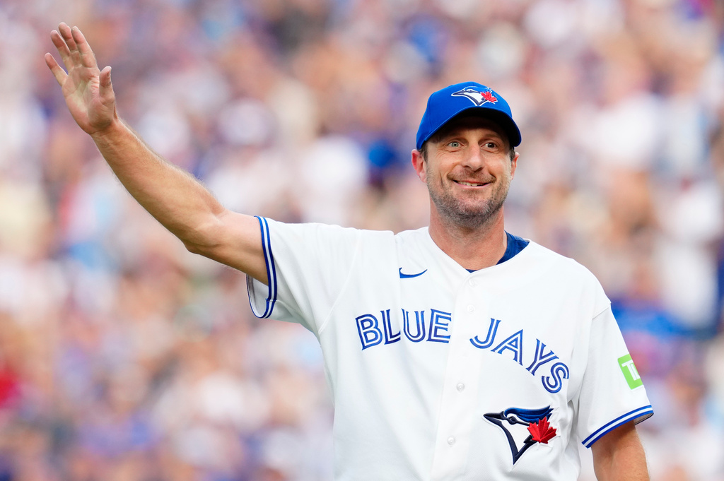 Toronto Blue Jays pitcher Max Scherzer (31) reacts to fans after he was pulled from the game against the Cincinnati Reds during eighth inning MLB baseball action in Toronto on Sunday, Sept. 27, 2026. (Frank Gunn/The Canadian Press via AP)