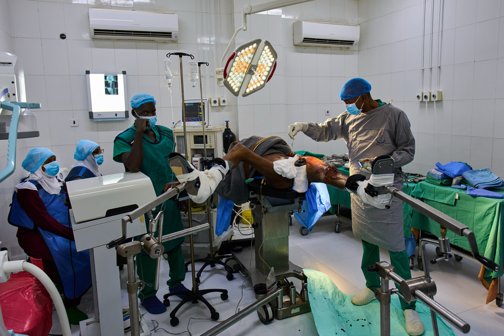 Dr. Jamal Eltaeb operates on a patient at Al Nao Hospital in Omdurman, on the outskirts of Khartoum, Monday, April 20, 2026. (AP Photo/Bernat Armangue)