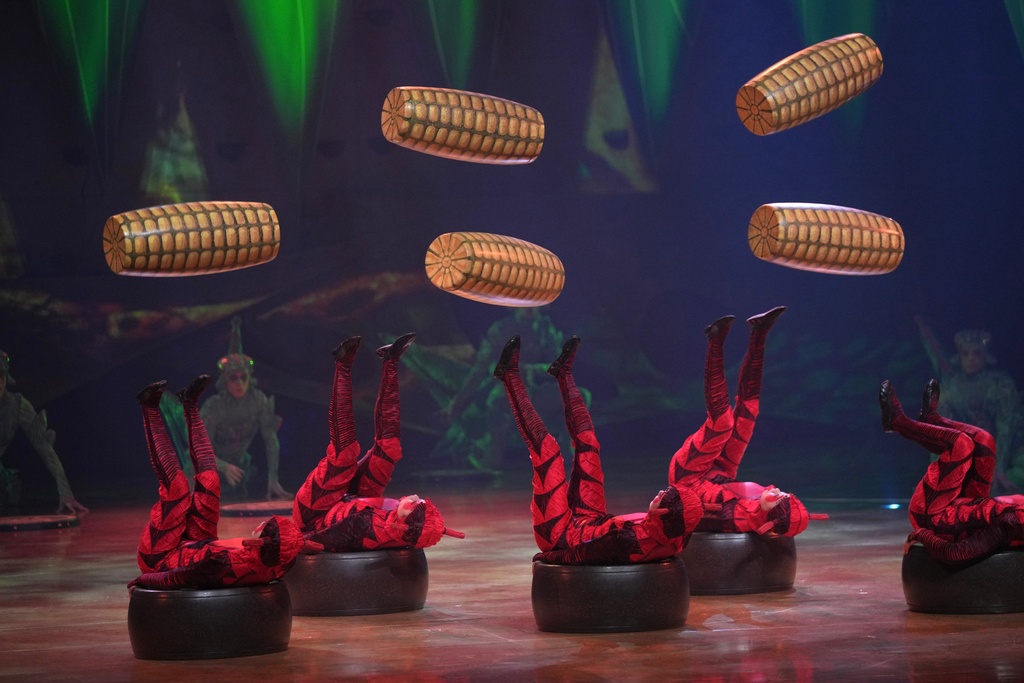 Acrobats from Cirque du Soleil rehearse for the show entitled 'Ovo' at The Royal Albert Hall, in London, Thursday, Jan. 8, 2026. (AP Photo/Kin Cheung)