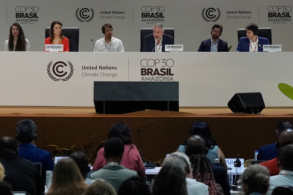André Corrêa do Lago, COP30 president, center, speaks during a plenary session at the COP30 U.N. Climate Summit, Friday, Nov. 21, 2025, in Belem, Brazil. (AP Photo/Fernando Llano)