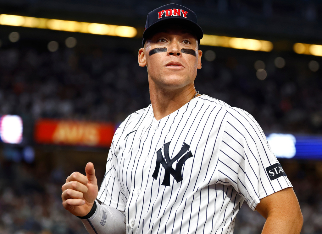 New York Yankees Aaron Judge goes to the dugout during the sixth inning of a baseball game against the New York Mets, Friday, Sept. 11, 2026, in New York. (AP Photo/Noah K. Murray)