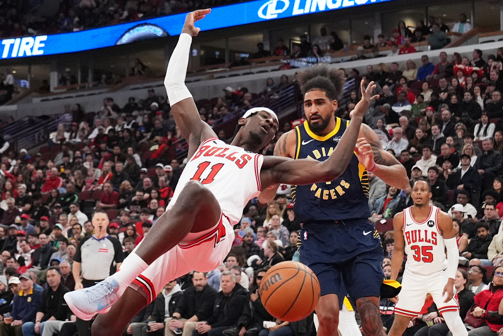 Chicago Bulls forward Leonard Miller (11) can't control a ball as Indiana Pacers forward Obi Toppin, right, looks on during the first half of an NBA basketball game in Chicago, Wednesday, April 1, 2026. (AP Photo/Nam Y. Huh)