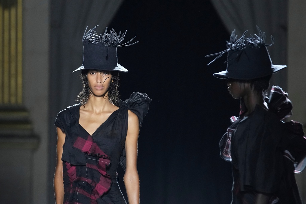 Models wear creations as part of the Yamamoto Spring/Summer 2026 collection presented in Paris, Friday, Oct. 3, 2025. (AP Photo/Christophe Ena)