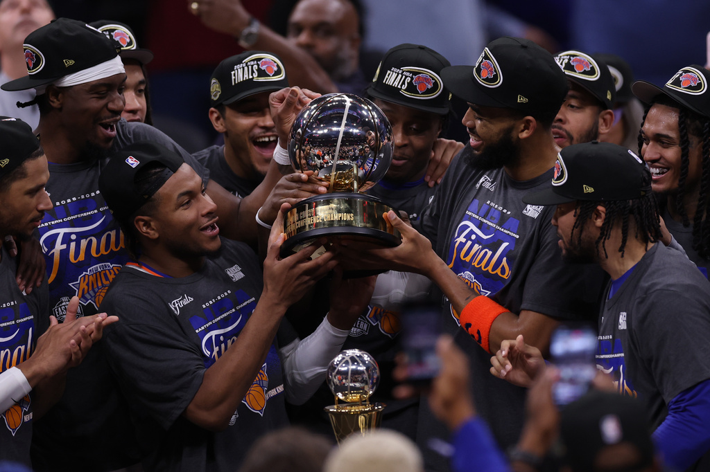 The New York Knicks hold the Eastern Conference Championship trophy after Game 4 in the Eastern Conference finals NBA basketball playoffs series against the Cleveland Cavaliers in Cleveland, Monday, May 25, 2026. (AP Photo/Tim Phillis)