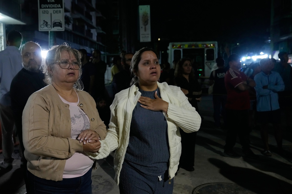 People remain outside their homes following an earthquake in Caracas, Venezuela, Thursday, June 25, 2026. (AP Photo/Ariana Cubillos)