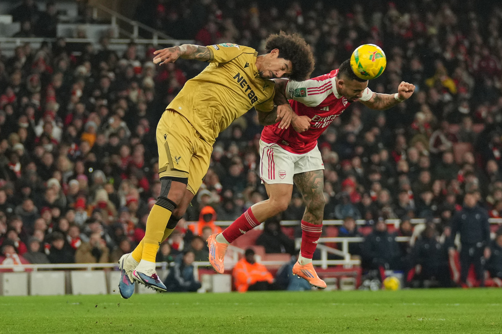 Crystal Palace's Chris Richards, left, and Arsenal's Gabriel Jesus jump for the ball during the English Football League Cup quarter-final soccer match between Arsenal and Crystal Palace in London, Tuesday, Dec. 23, 2025. (AP Photo/Kin Cheung)