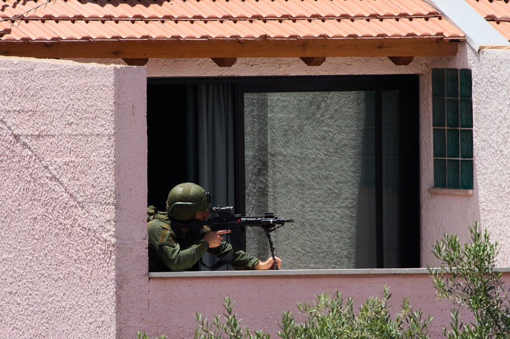 An Israeli solider takes a position in a house in the community of Metula, northern Israel, on the border with Lebanon Sunday, May 31, 2026. (AP Photo/Ariel Schalit)