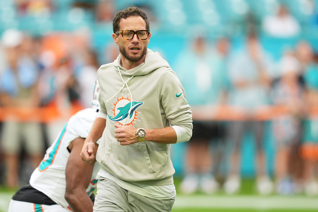 Miami Dolphins head coach Mike McDaniel watches the team warm up before an NFL football game against the New Orleans Saints Sunday, Nov. 30, 2025, in Miami Gardens, Fla. (AP Photo/Rebecca Blackwell)