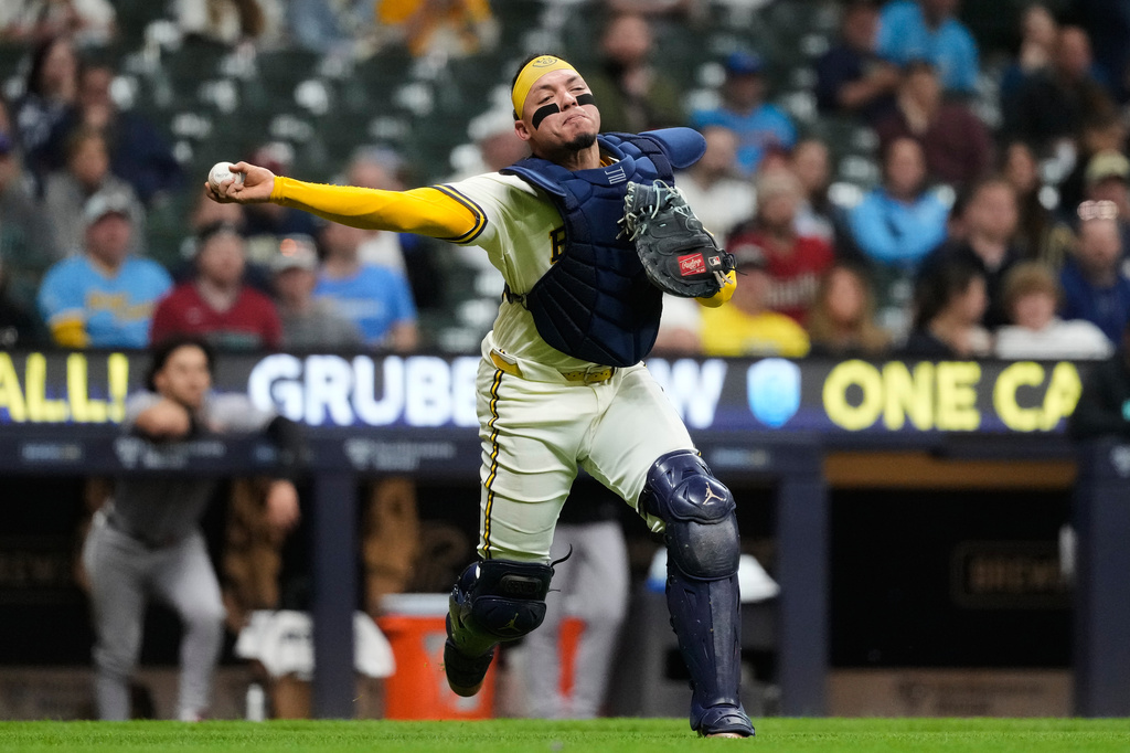 Milwaukee Brewers catcher William Contreras throws out Arizona Diamondbacks' Ildemaro Vargas at first during the fifth inning of a baseball game Tuesday, April 28, 2026, in Milwaukee. (AP Photo/Nam Y. Huh)