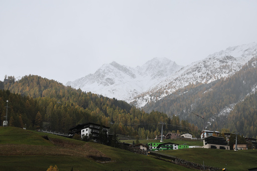 Snow partially blankets the mountain landscape, ahead of Saturday's alpine ski, World Cup opening races, in Soelden, Austria, Friday, Oct. 24, 2025. (AP Photo/Marco Trovati) Snow partially blankets the mountain landscape, ahead of Saturday's alpine ski, World Cup opening races, in Soelden, Austria, Friday, Oct. 24, 2025. (AP Photo/Marco Trovati)