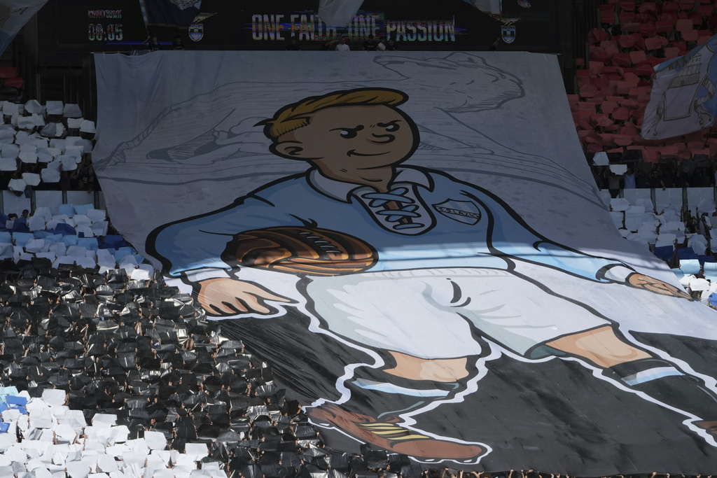Lazio fans cheer their team ahead of an Italian Serie A soccer match between Lazio and Roma, at the Olimpic Stadium, in Rome, Italy, Sunday, Sept. 21, 2025. (AP Photo/Alessandra Tarantino)