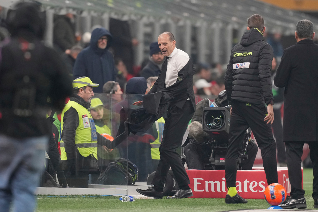 AC Milan's head coach Massimiliano Allegri gestures during the Serie A soccer match between AC Milan and Lazio, in Milan, Italy, Saturday, Nov. 29, 2025. (AP Photo/Antonio Calanni)