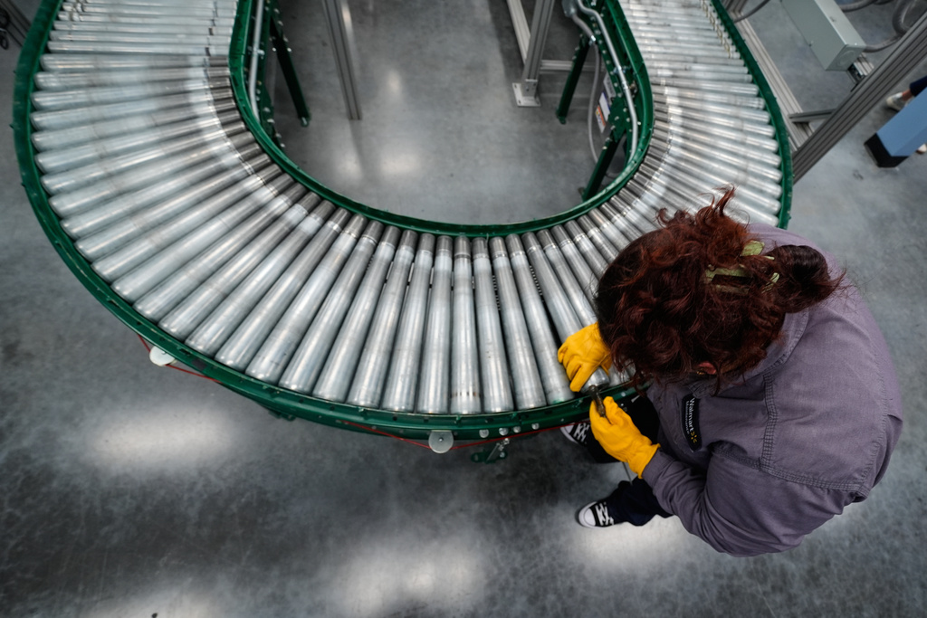 Maintenance technician Liz Cardenas replaces a conveyor belt roller at a training area in a Walmart distribution center Thursday, Sept. 25, 2025, in Bentonville, Ark. (AP Photo/Charlie Riedel)