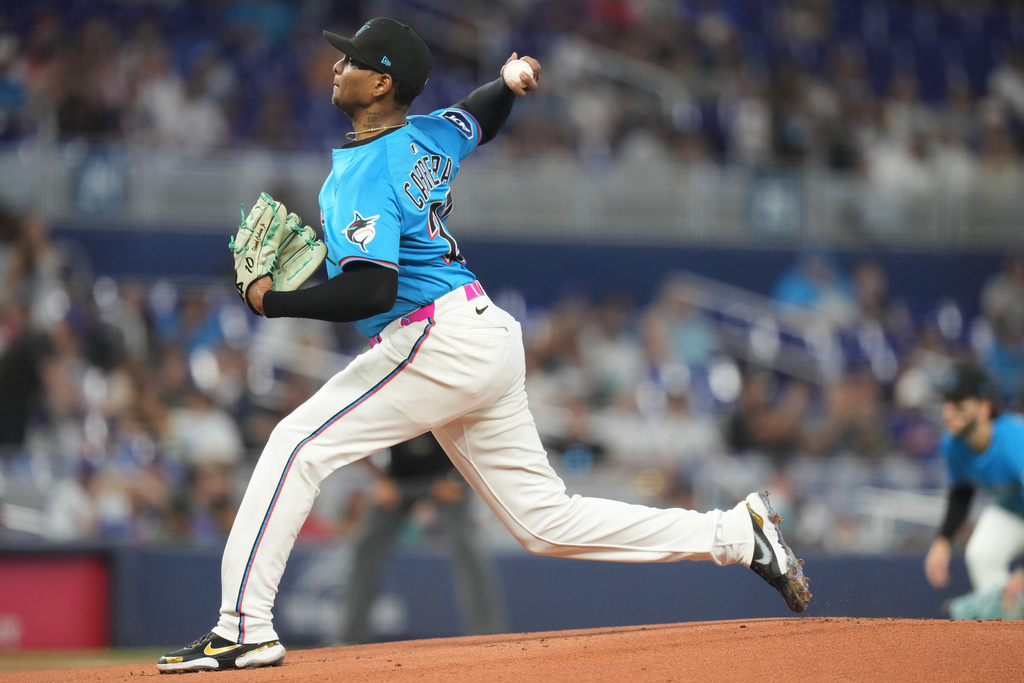 Miami Marlins starting pitcher Edward Cabrera throws during the first inning of a baseball game against the New York Mets, Sunday, Sept. 28, 2025, in Miami. (AP Photo/Lynne Sladky)