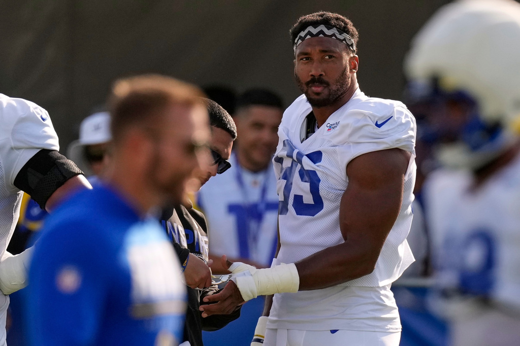 Los Angeles Rams defensive end Myles Garrett, left, watches as head coach Sean McVay walks by during the NFL football team's training camp, Wednesday, Aug. 5, 2026, in Los Angeles. (AP Photo/Mark J. Terrill)