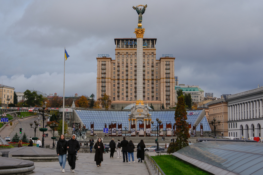 Independence Monument is seen in Independence Square, Sunday, Oct. 19, 2025, in Kyiv, Ukraine. (AP Photo/Julia Demaree Nikhinson)