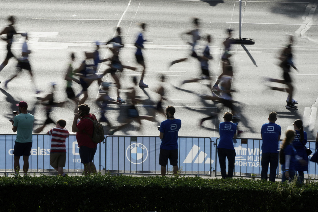 Competitors run in the Berlin Marathon in Berlin, Germany, Sunday, Sept.21, 2025. (AP Photo/Markus Schreiber)