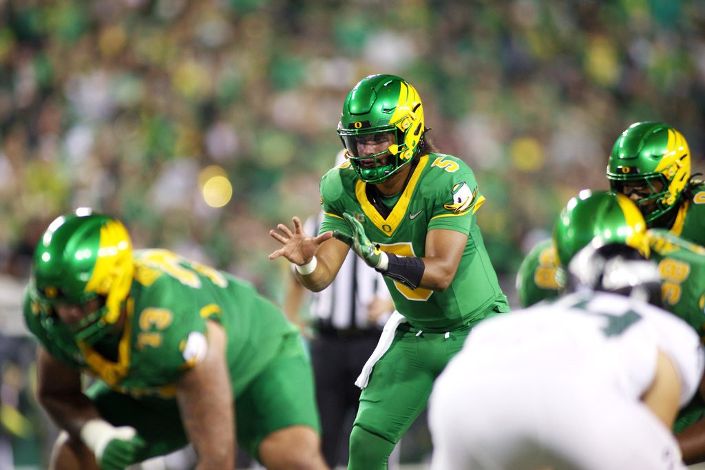 Oregon quarterback Dante Moore (5) sets up for a play during the first half of an NCAA college football game against Portland State, Friday, Sept. 18, 2026, in Eugene, Ore. (AP Photo/Lydia Ely)