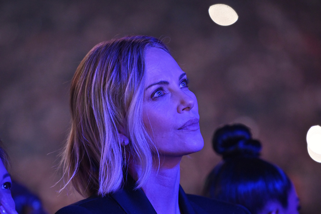 Actress Charlize Theron stands at ringside before an undisputed super middleweight championship boxing match between Canelo Alvarez and Terence Crawford in Las Vegas, Saturday, Sept. 13, 2025. (AP Photo/David Becker)
