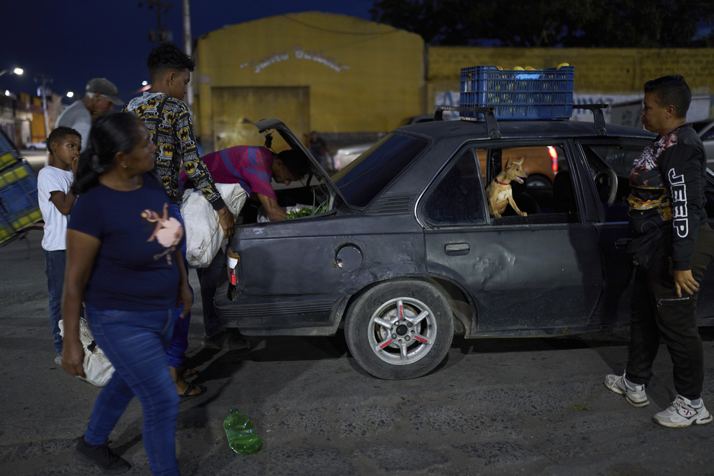 Shoppers load their goods into a car outside the municipal market in Cumana, capital of Venezuela's Sucre state, Friday, Sept. 12, 2025. (AP Photo/Ariana Cubillos)